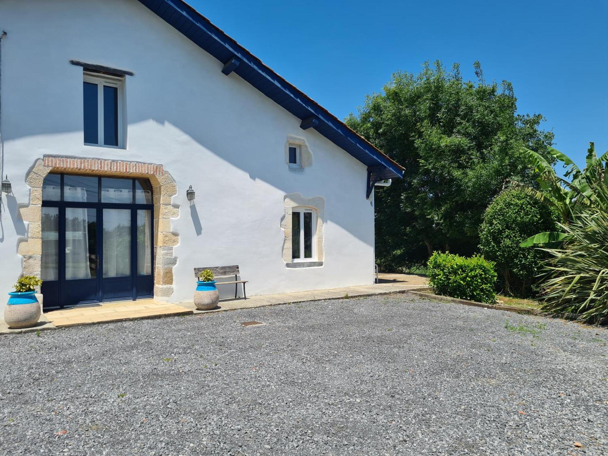 Family Home With Pool Saint-Lon-Les-Mines المظهر الخارجي الصورة
